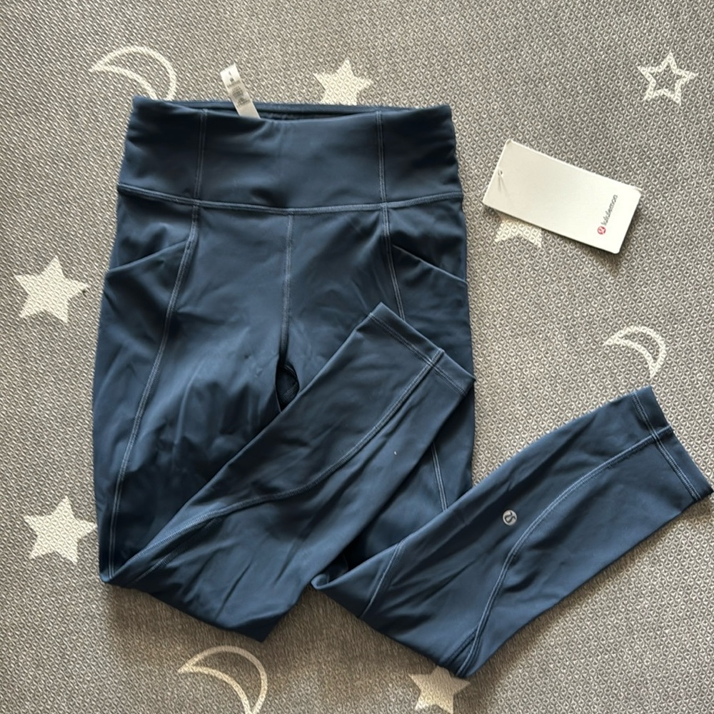NWT Lululemon time to sweat crop 23” size 4